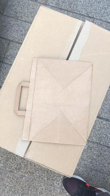 Sac papier beschikbaar voor biedingen