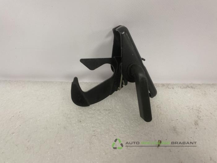 Levier capot d'un Audi A3, Autos : Pièces & Accessoires, Carrosserie & Tôlerie, Utilisé, 3 mois de garantie