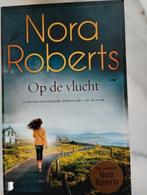 op de vlucht - Nora Roberts, Ophalen of Verzenden, Zo goed als nieuw