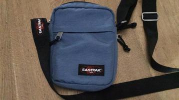 Blauw tasje Eastpak  - prima staat beschikbaar voor biedingen