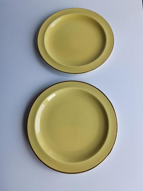 2 Boch Keralux dessertborden — geel en goud, Antiek en Kunst, Antiek | Keramiek en Aardewerk, Ophalen of Verzenden