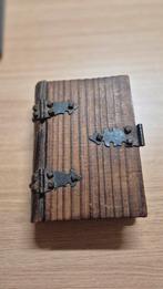 Houten kistje in de vorm van een boek, Antiek en Kunst, Ophalen of Verzenden