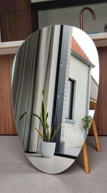 Prachtige XXL ovalen vintage spiegel beschikbaar voor biedingen