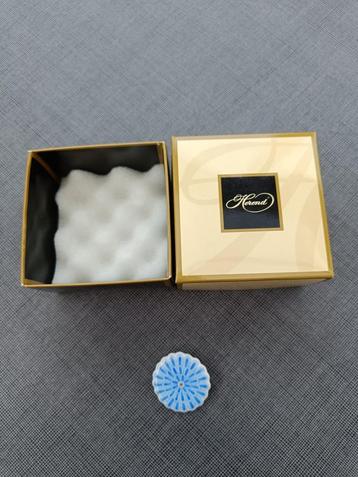 Herend porseleinen broches ( 2 stuks ). Gestempeld achteraan beschikbaar voor biedingen