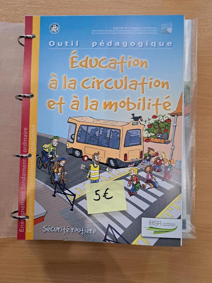 La circulation - Manuel scolaire Eveil, Livres, Livres scolaires, Neuf, Primaire, Enlèvement