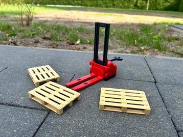 Bruder palletvork + 3 pallets, Ophalen, Gebruikt