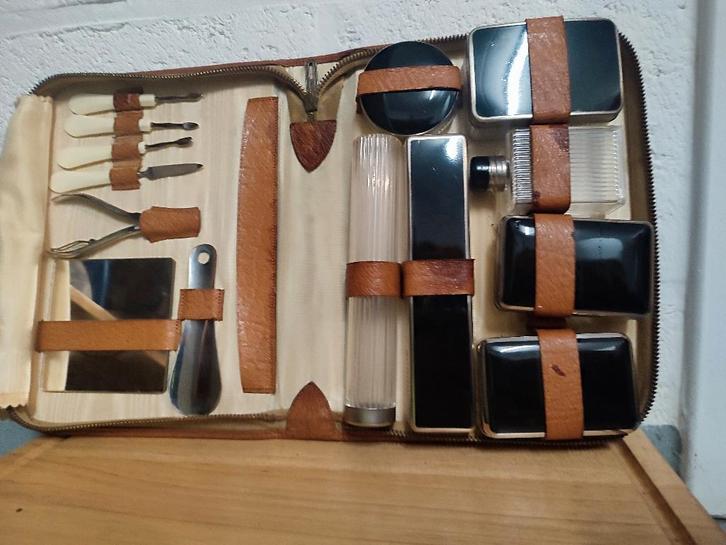 Trousse de soin Vintage en cuir de 1950, Bijoux, Sacs & Beauté, Trousses de toilette, Homme, Enlèvement