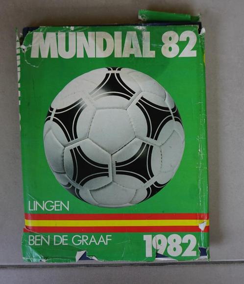 Boek 'Mondiale '82', Livres, Livres de sport, Utilisé, Sport de ballon, Enlèvement