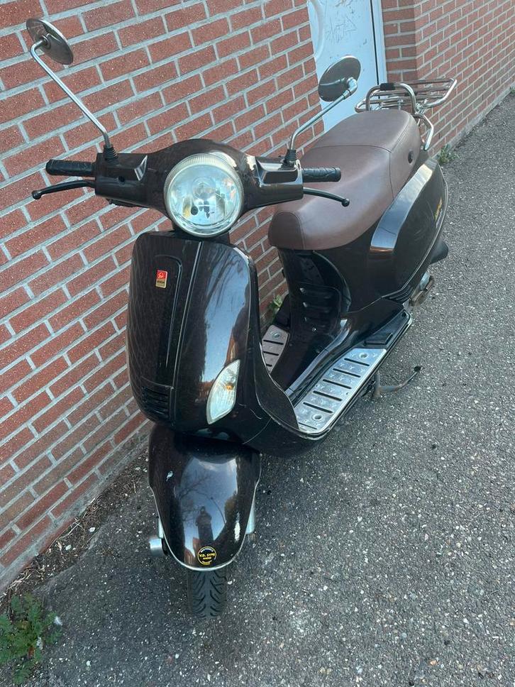 Benda benson 50cc B KLASSE(onderdelen of voor handige harry), Fietsen en Brommers, Snorfietsen en Snorscooters, Zo goed als nieuw