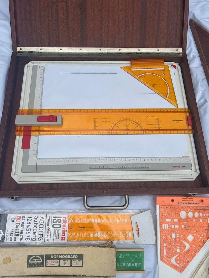 Rotring tekentafel en haakjes in een op maat gemaakt hoesje, Hobby en Vrije tijd, Tekenen, Gebruikt, Ophalen