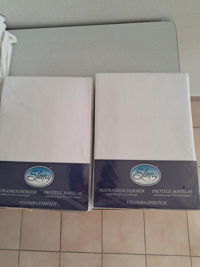 2 matrasbeschermers (nieuw) + 2 gebruikte gratis erbij, Neuf, Une personne, Enlèvement, Autres types