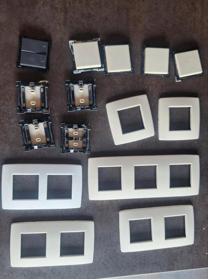 Niko afdekplaatjes stopcontact schakelmateriaal, Doe-het-zelf en Bouw, Elektriciteit en Kabels, Zo goed als nieuw, Overige typen