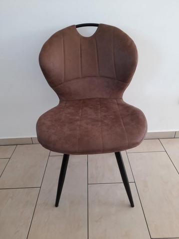 Microvezelstoel van mokka met houten poten Zwart metaal beschikbaar voor biedingen
