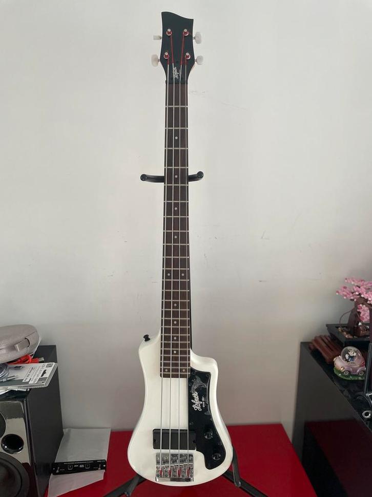 Höfner Shorty Bass CT Signal White, Muziek en Instrumenten, Snaarinstrumenten | Gitaren | Bas, Zo goed als nieuw, Elektrisch, Ophalen