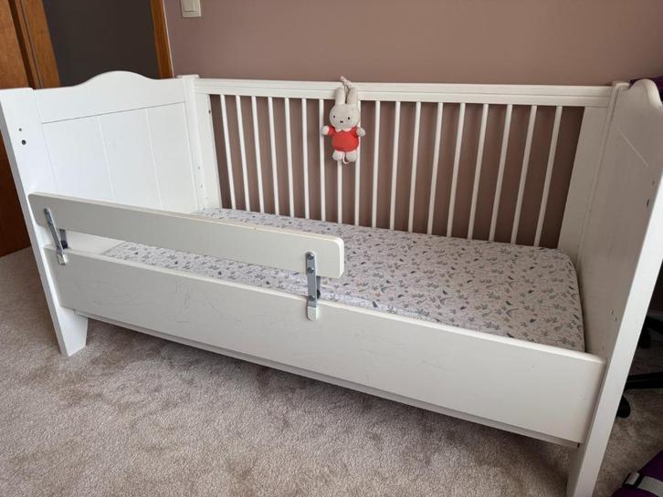 Lit enfant/bébé Childwood 140x70 + Matelas, Kinderen en Baby's, Kinderkamer | Bedden, Gebruikt, 140 tot 160 cm, 70 tot 85 cm, Lattenbodem