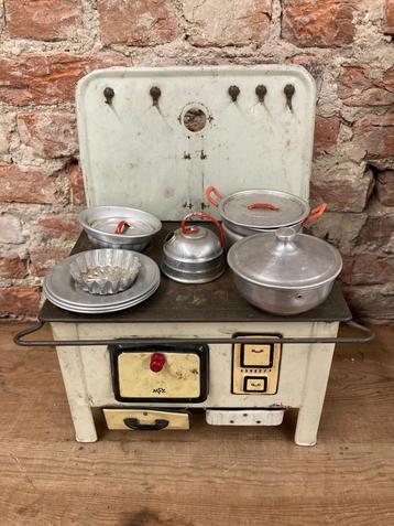 Vintage speelgoedfornuis MFZ beschikbaar voor biedingen