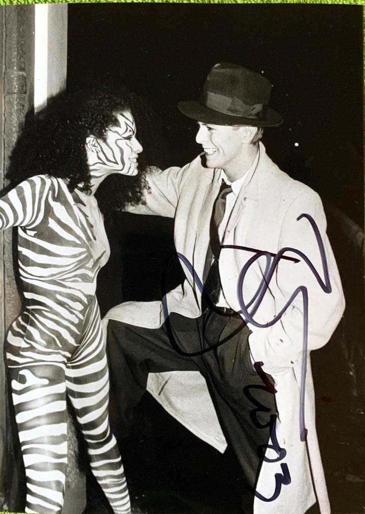 David Bowie - gesigneerd, Verzamelen, Muziek, Artiesten en Beroemdheden, Zo goed als nieuw, Foto of Kaart, Gesigneerd, Ophalen