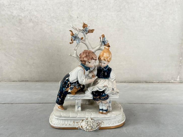 Capodimonte beeldje door Edoardo Tasca, Antiek en Kunst, Antiek | Keramiek en Aardewerk, Ophalen