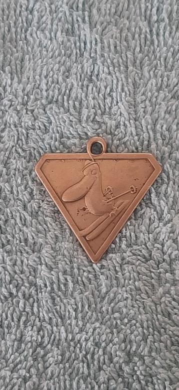 Pendentif de Samivel le canard mascotte sports d hiver 1937