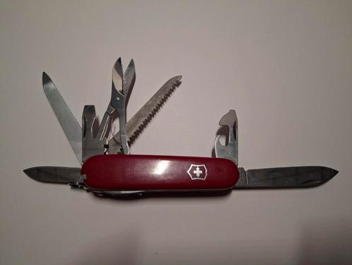 Victorinox Ranger rood, Caravans en Kamperen, Kampeergereedschap, Zo goed als nieuw, Ophalen of Verzenden