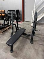 Matrix Vlakke Bench Press met gewichten houders, Sport en Fitness, Fitnessmaterialen, Ophalen, Zo goed als nieuw, Fitnessbank