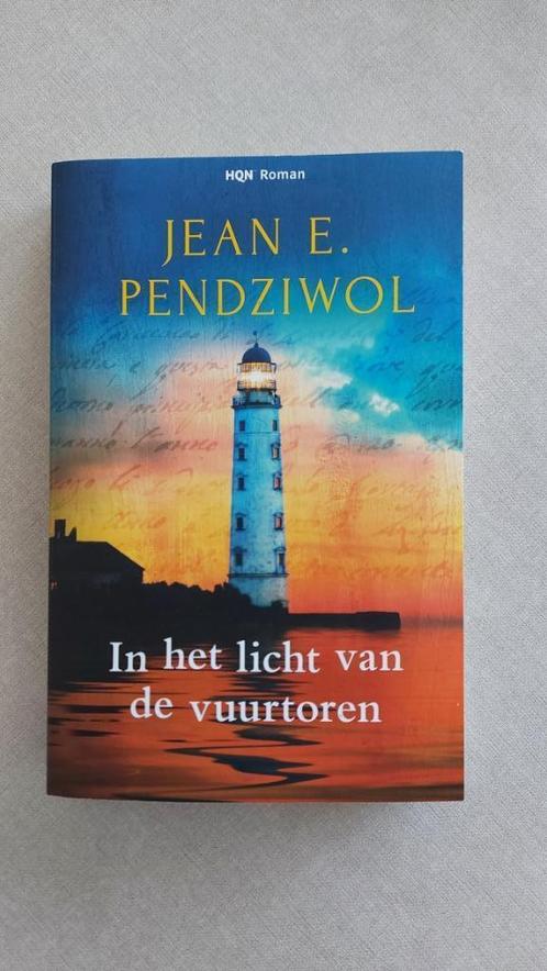 Jean E. Pendizwol: In het licht van de vuurtoren, Boeken, Romans, Zo goed als nieuw, Ophalen of Verzenden