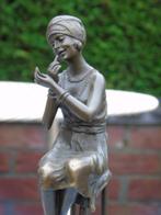 statue une femme d époque assise sur tabouret haut, bronze, Antiquités & Art, Antiquités | Bronze & Cuivre, Bronze, Enlèvement ou Envoi