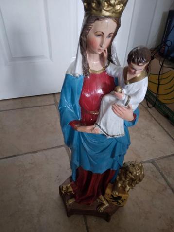 Drie plaasteren mariabeelden beschikbaar voor biedingen