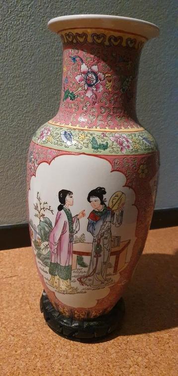 Chinese vaas 42cm x 20cm beschikbaar voor biedingen
