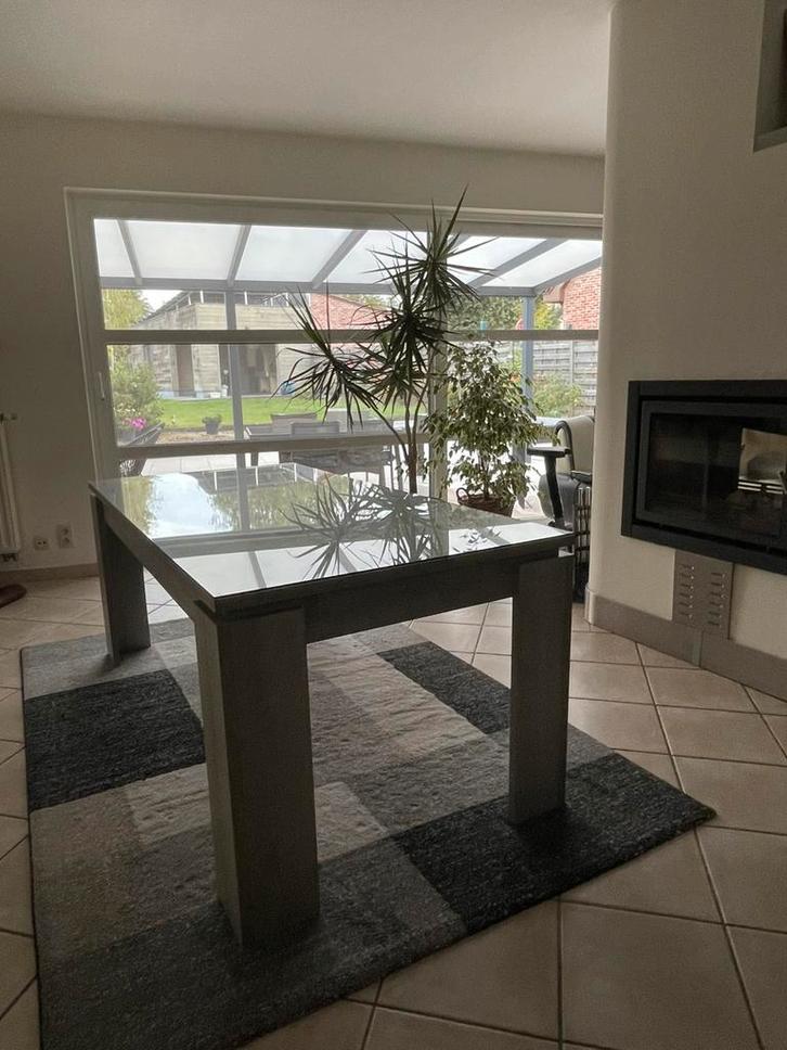 Stijlvolle houten eettafel met glazen toplaag, Huis en Inrichting, Tafels | Eettafels, Zo goed als nieuw, 50 tot 100 cm, 150 tot 200 cm