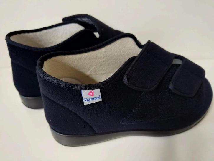 Varomed Verbandschoen Genua Zwart m43, Kleding | Heren, Schoenen, Zo goed als nieuw, Pantoffels of Sloffen, Zwart, Ophalen of Verzenden