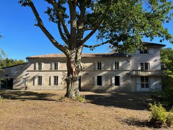 Authentique longère en pierre située en Gironde (France) beschikbaar voor biedingen