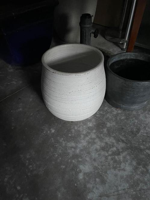 Mooie witte terracotta bloempot, Tuin en Terras, Bloempotten, Zo goed als nieuw, Terracotta, Binnen, Balkon, Tuin, Minder dan 40 cm