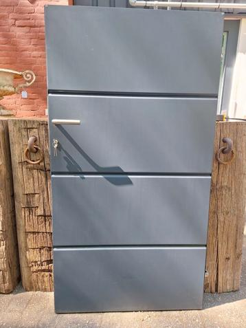 Mooie tuinpoort beschikbaar voor biedingen