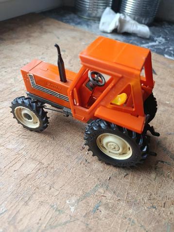 Fiat 880 DT Britains tractor uit 1979 beschikbaar voor biedingen
