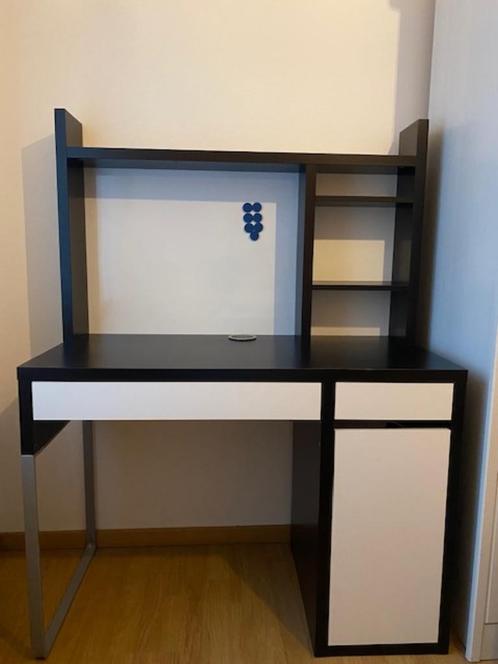 Bureau met witte bureaustoel, Huis en Inrichting, Bureaus, Zo goed als nieuw, Bureau, Ophalen