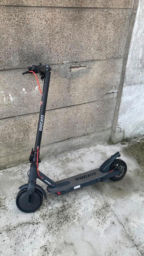 Ducati pro 1, Fietsen en Brommers, Steps, Zo goed als nieuw, Ophalen