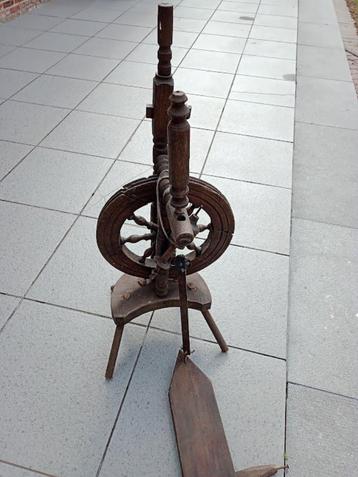 zeer oud spinnenwiel 10€. beschikbaar voor biedingen