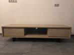 Houten tv kast met glazen plaat en zwarte metalen poten., Huis en Inrichting, Ophalen, 150 tot 200 cm, Zo goed als nieuw, Glas