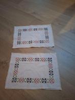 Geborduurde onderleggers (2 stuks), Hobby & Loisirs créatifs, Broderie & Machines à broder, Enlèvement ou Envoi, Comme neuf, Broderies à la main