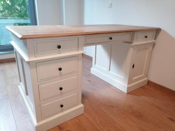 Bureau en bois avec tiroirs beschikbaar voor biedingen