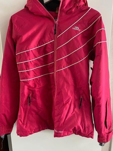 Mooie, felroze skijas maat SMALL  Nieuwstaat, Kleding | Dames, Wintersportkleding, Zo goed als nieuw, Jack, Maat 36 (S), Ophalen of Verzenden