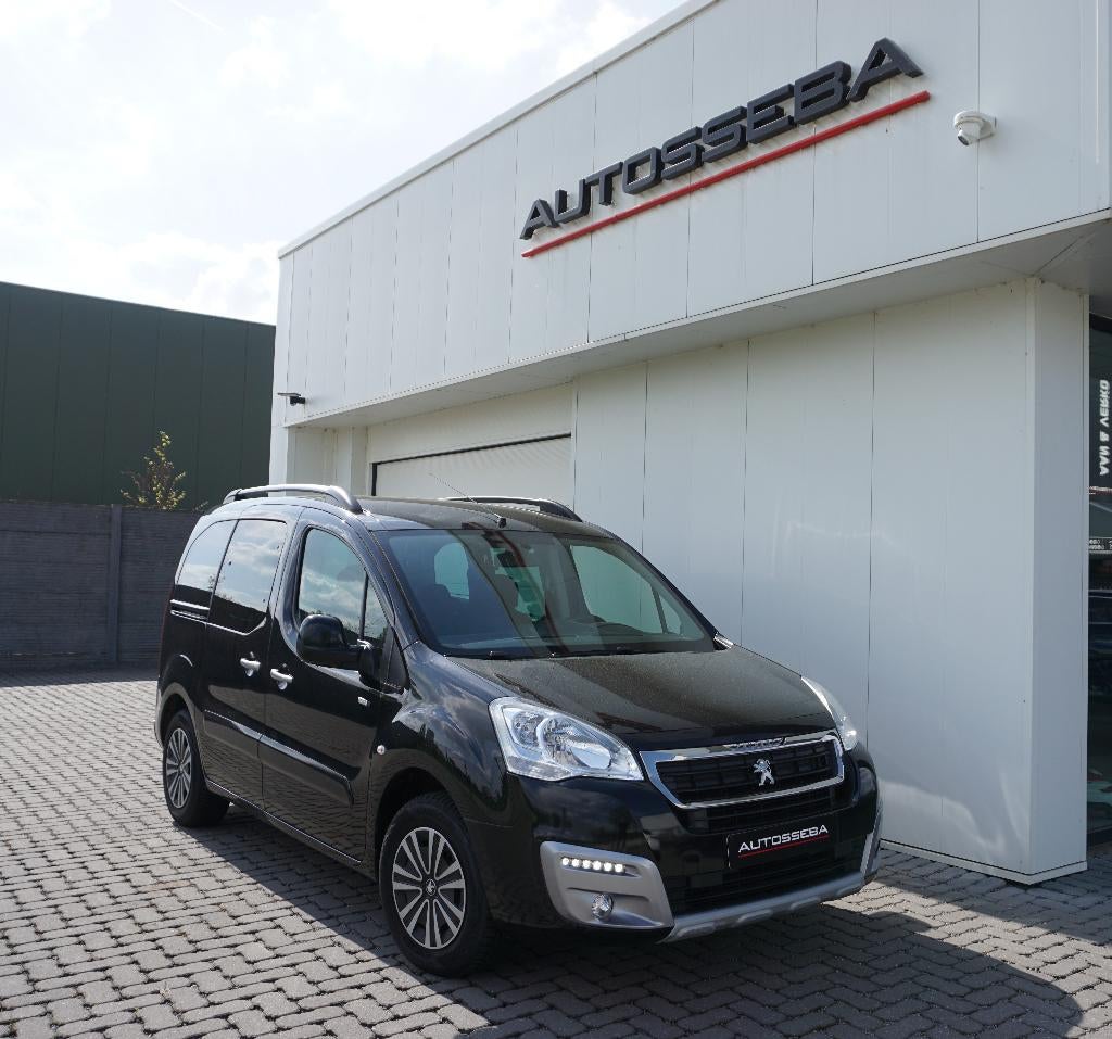 Peugeot Partner 1.2 Tepee Style Benzine/5zitpl/Garantie, Euro 6, 1199 cc, Zwart, Handgeschakeld