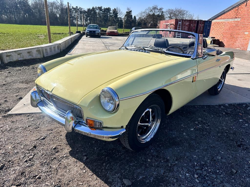 MGB 1975, Auto's, Oldtimers, Bedrijf, MG, Benzine, Cabriolet, 2 deurs, Handgeschakeld, Geel, Zwart, Kunstmatig leder, Achterwielaandrijving