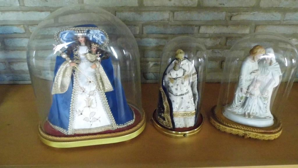 globe met religieuze beeldjes, Ophalen