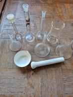 Lot de flacons à mesurer et d'entonnoirs de laboratoire, Enlèvement