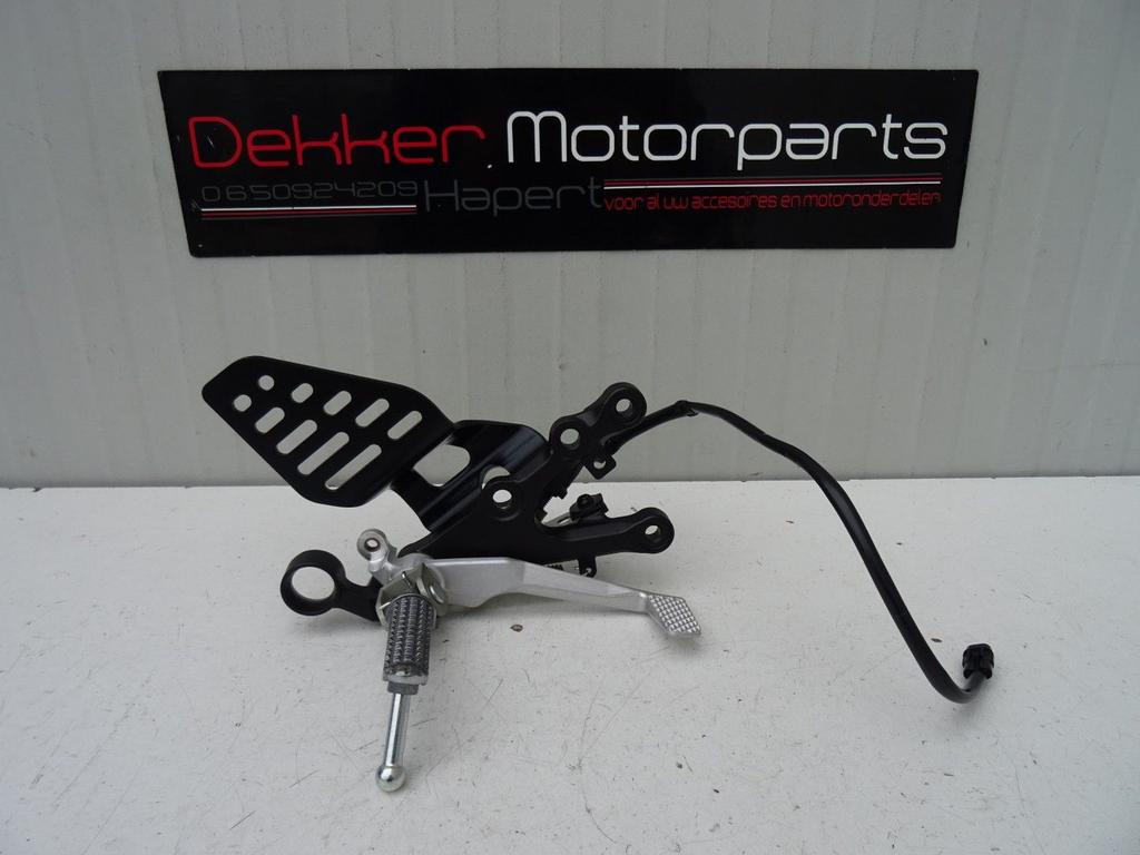 Remset / Rechter Voetsteun Yamaha YZF R6 2017-2018-2024 RJ27, -, -, Nieuw, Ophalen of Verzenden