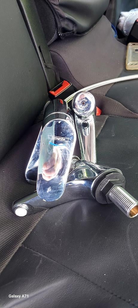 1 mitigeur grohe et 2 robinet delabie nouveaux à vendre  60€, Enlèvement