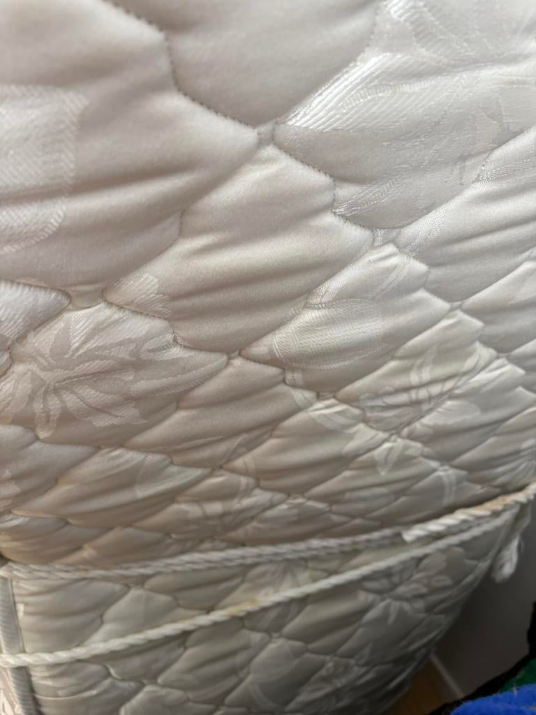 Matelas 200x160 utilisé à donner, Enlèvement ou Envoi, Utilisé, Autres types, Blanc