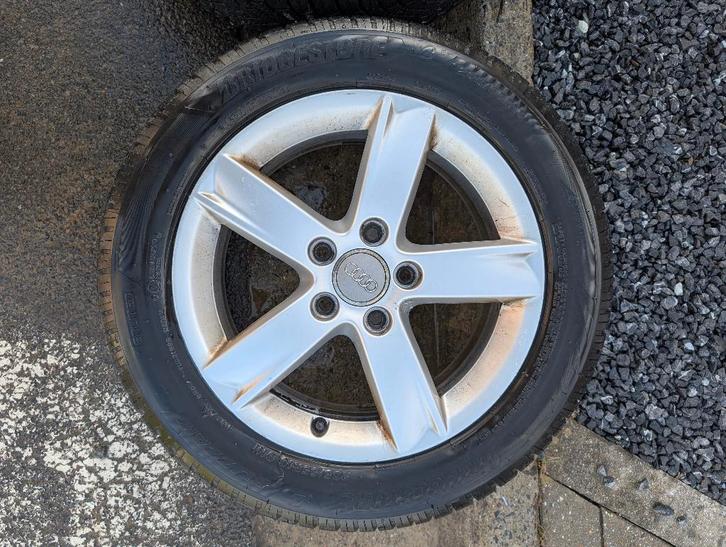 Kit 4 roues hiver Audi A3 - Pneus Bridgestone quasi neufs, Auto-onderdelen, Banden en Velgen, Banden en Velgen, Winterbanden, 16 inch